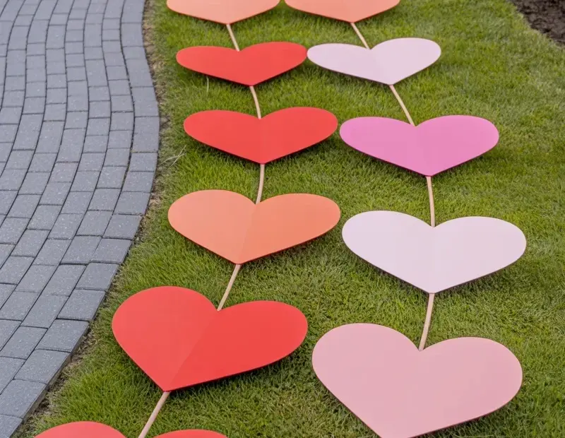 Curved Garden Path Ideas: Avoid This Heart Decoration Mistake